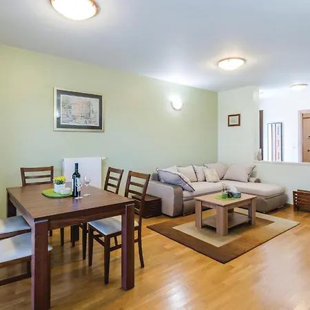 Two-bedroom In Appartamento Zara