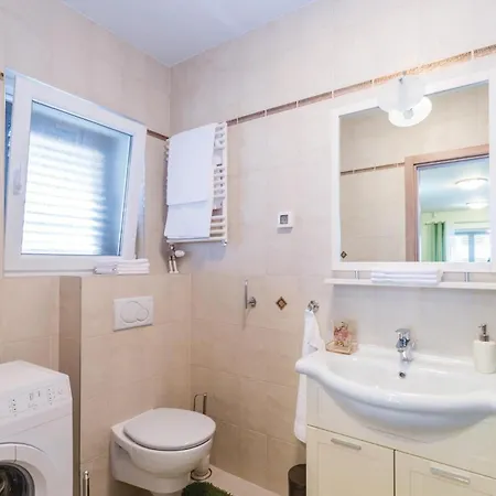 Two-bedroom In Apartman Zára